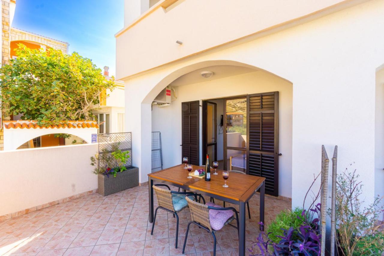 Apartment And Room Bacic Metajna Luaran gambar