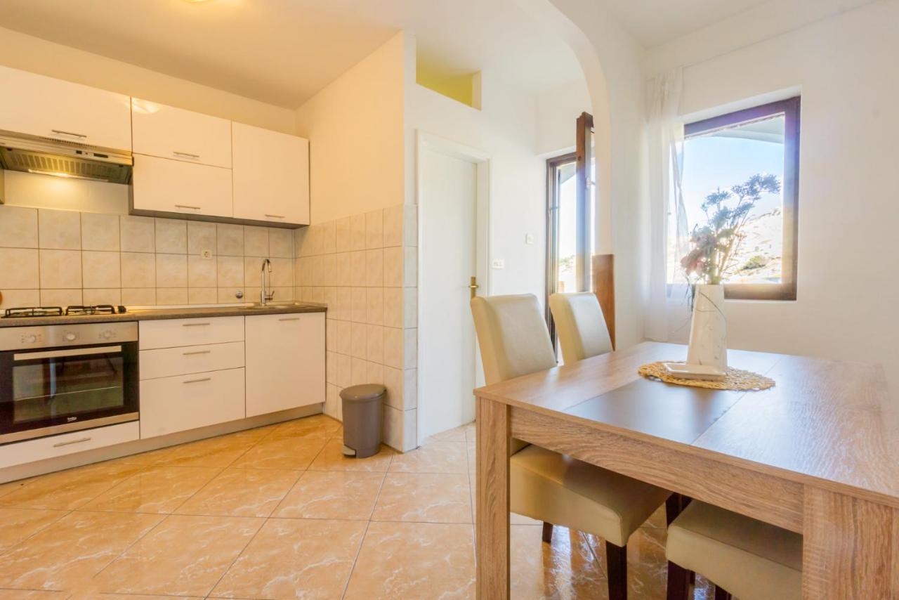 Apartment And Room Bacic Metajna Luaran gambar