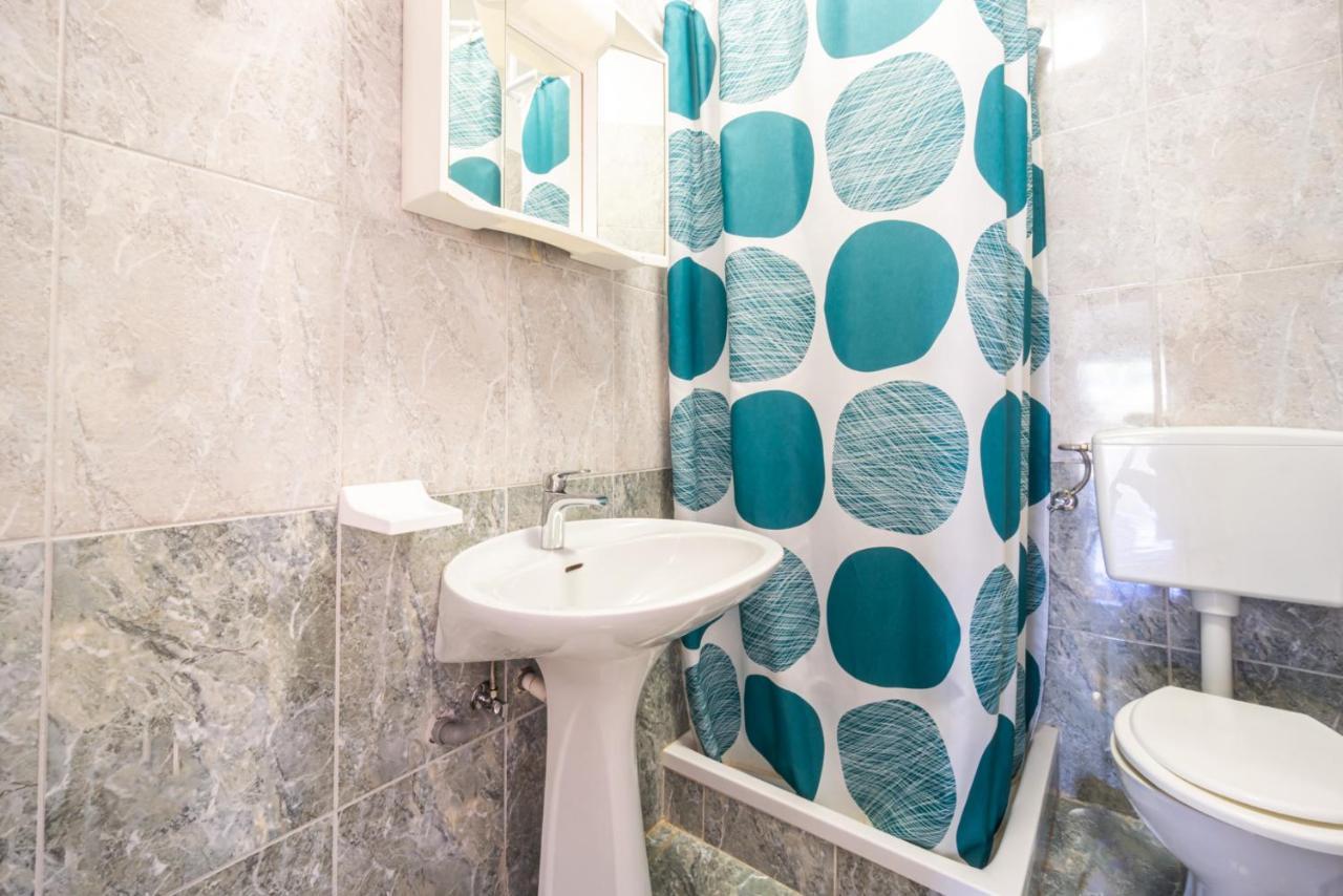 Apartment And Room Bacic Metajna Luaran gambar