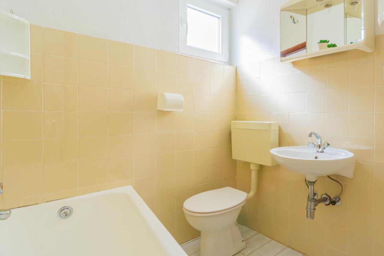 Apartment And Room Bacic Metajna Luaran gambar