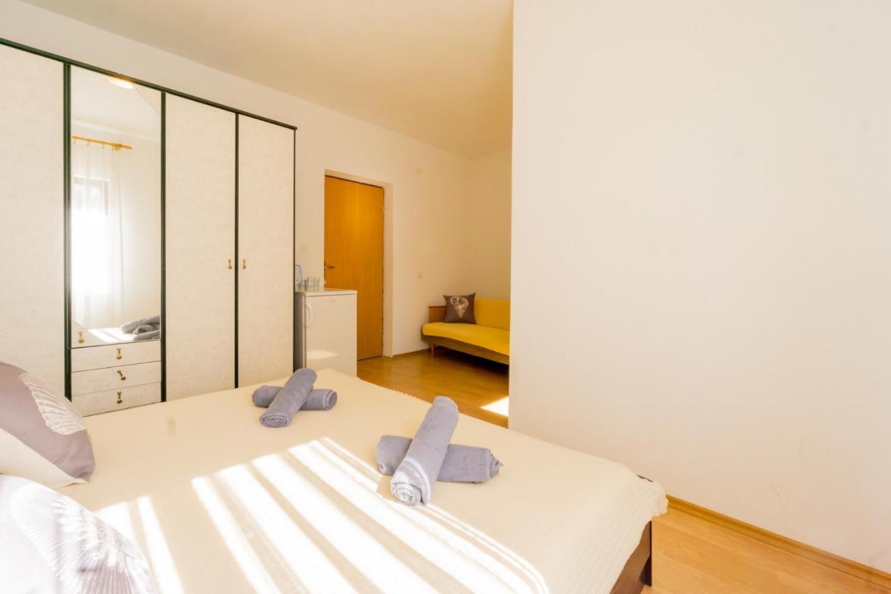 Apartment And Room Bacic Metajna Luaran gambar