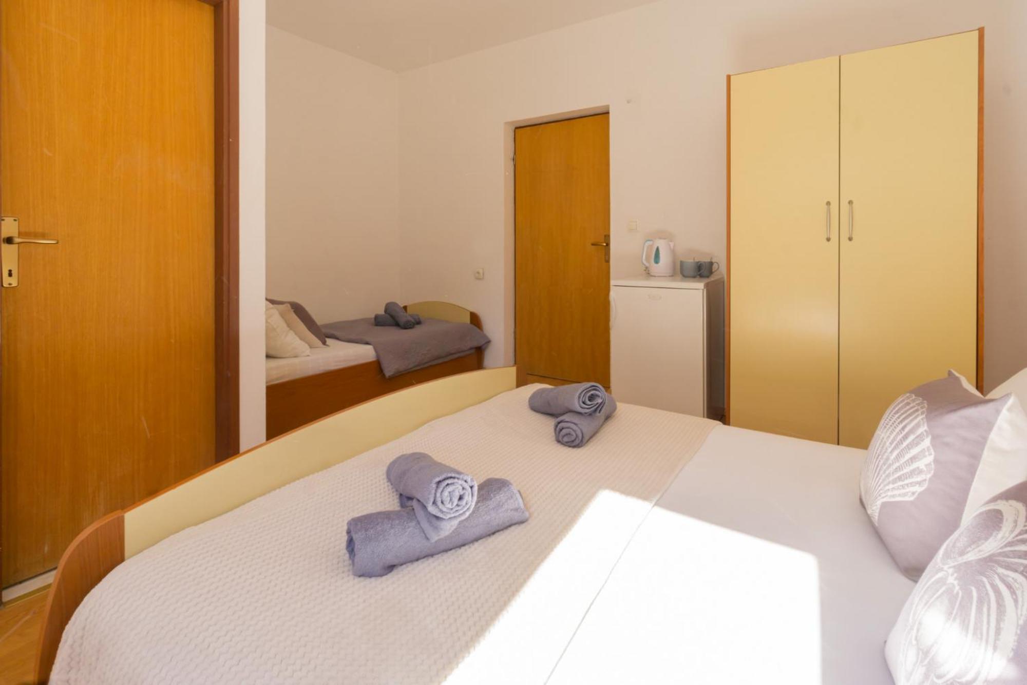 Apartment And Room Bacic Metajna Bilik gambar