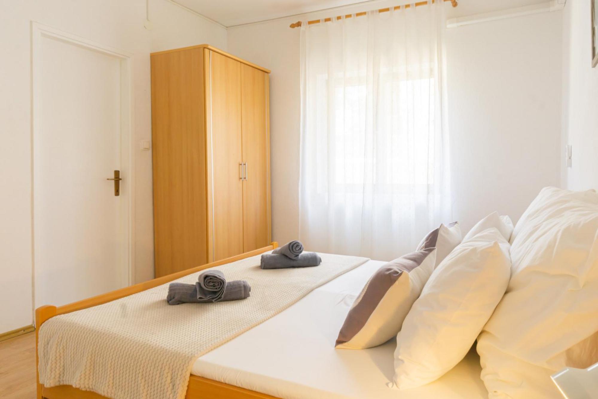 Apartment And Room Bacic Metajna Bilik gambar