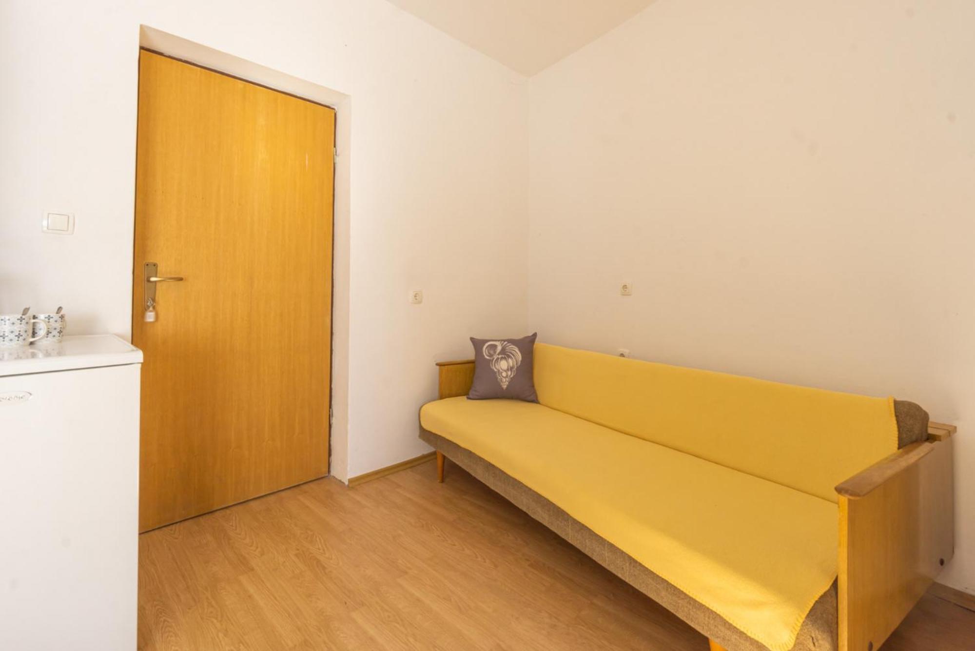 Apartment And Room Bacic Metajna Bilik gambar