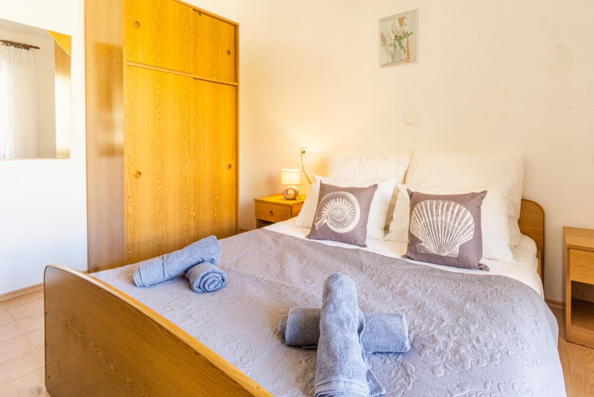 Apartment And Room Bacic Metajna Bilik gambar
