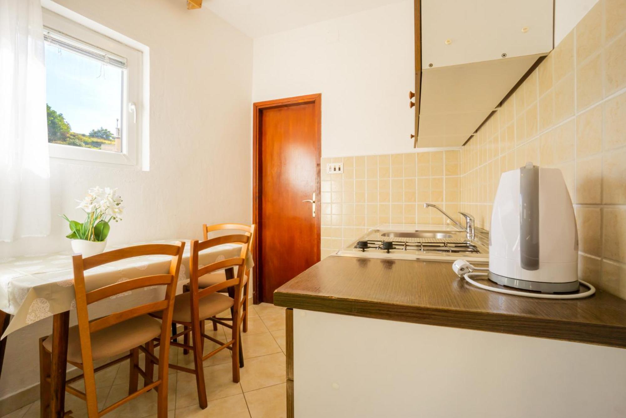 Apartment And Room Bacic Metajna Bilik gambar