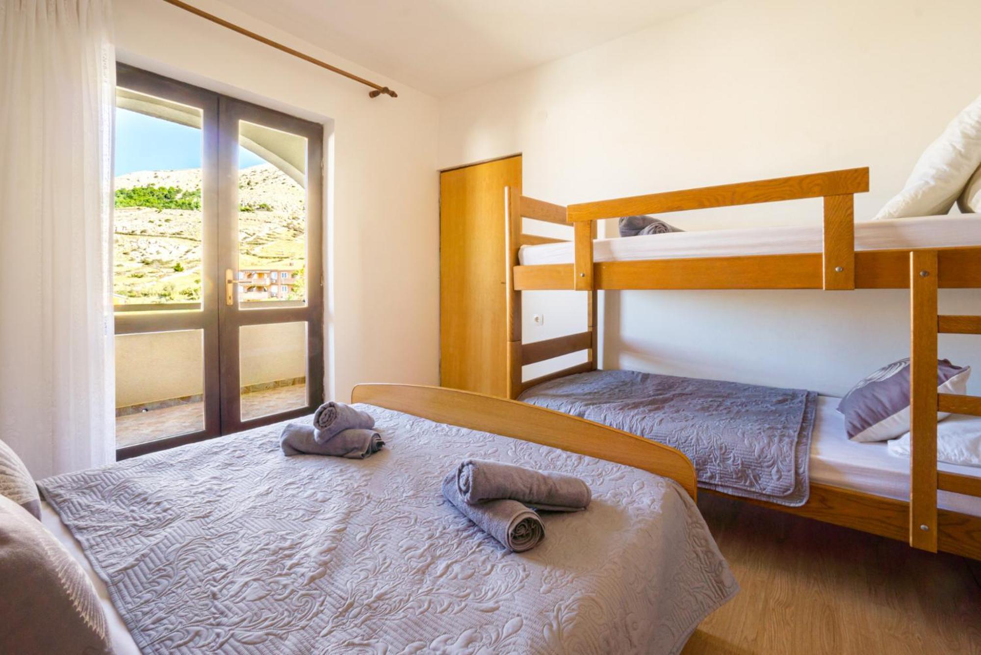 Apartment And Room Bacic Metajna Bilik gambar